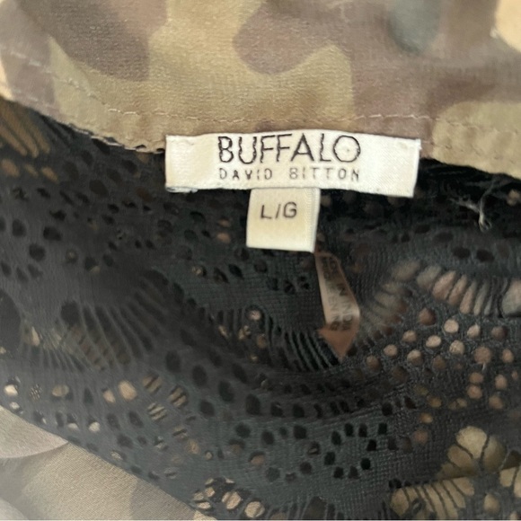 BUFFALO David Bitton Sleeveless Camouflage Blouse Size Large - Picture 7 of 7